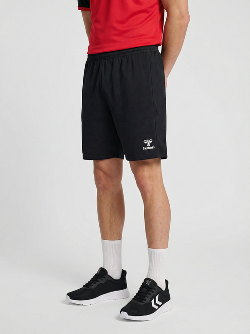 hmlESSENTIAL SHORTS, BLACK, model