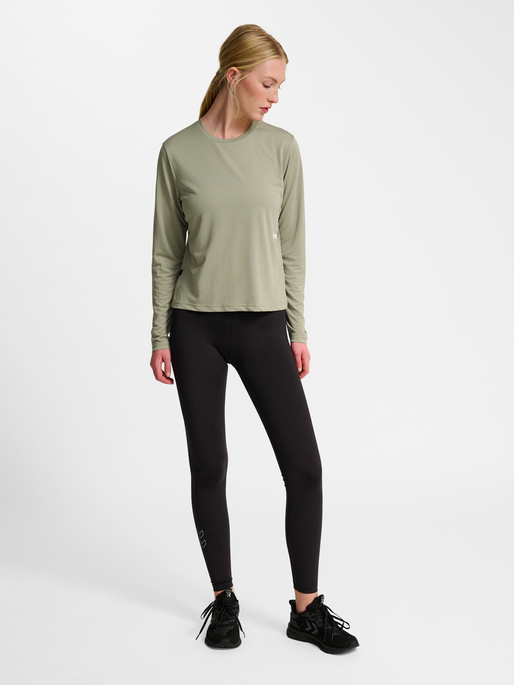 hmlPULSE WORKOUT W T-SHIRT L/S, SEAGRASS, model