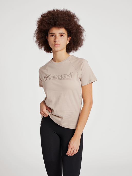 hmlNONI 2.0 T-SHIRT, CHATEAU GRAY, model