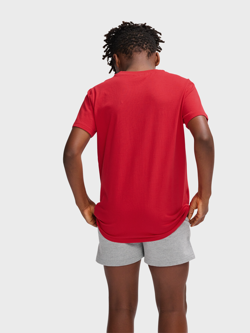 hmlGO 2.0 T-SHIRT S/S KIDS, TRUE RED, model