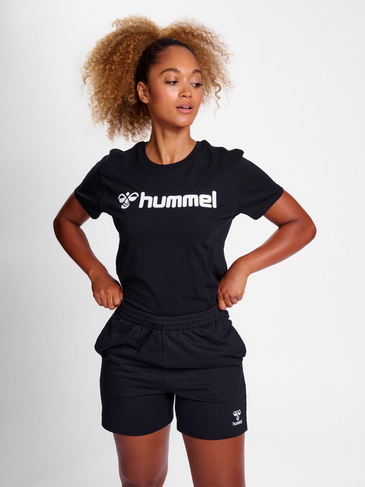 hmlGO 2.0 LOGO T-SHIRT S/S WOMAN, BLACK, model