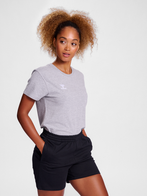 hmlGO 2.0 T-SHIRT S/S WOMAN, GREY MELANGE, model