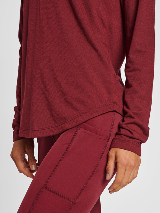 hmlMT VANJA T-SHIRT L/S, CABERNET, model