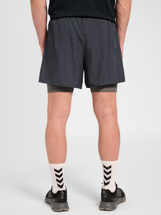 hmlHIIT INTENSITY 2 IN 1 SHORTS, EBONY, model