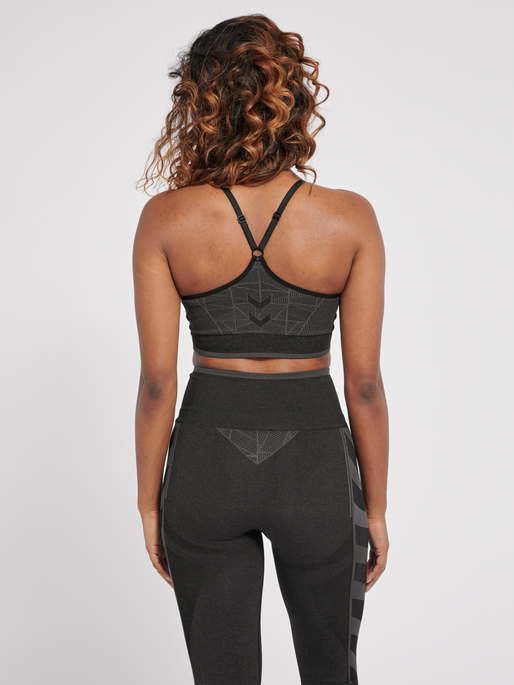 hmlMT ENERGY SEAMLESS SPORTS TOP, BLACK/ASPHALT MELANGE, model
