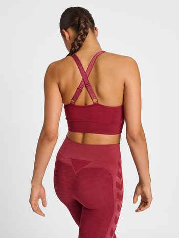 hmlCLEA SEAMLESS SPORTS TOP, CABERNET, model