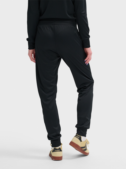 hmlPAOLA POLY  TRACKSUIT SET, BLACK, model