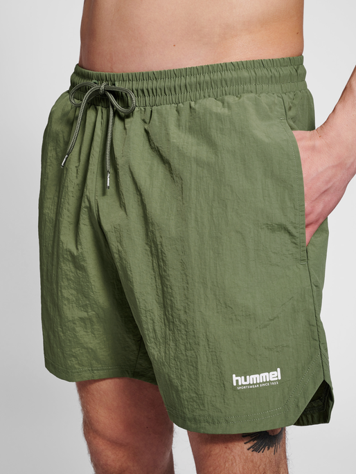 hmlLGC TRAVIS WOVEN SHORTS, 6264, model