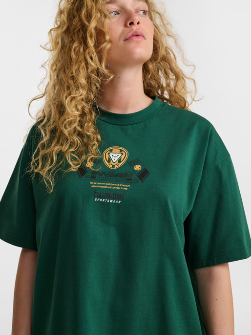 hmlLOOSE T-SHIRT S/S SCARF, DARK GREEN, model