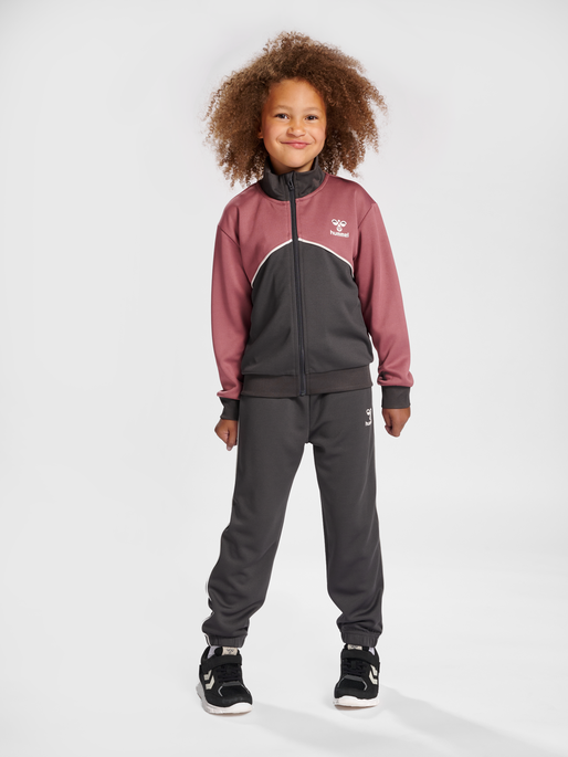 hmlLUBAGO TRACKSUIT, ROSE BROWN, model