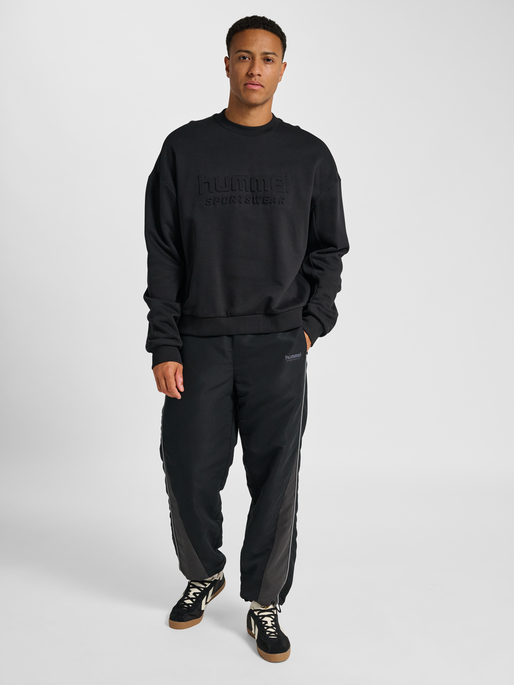hmlBOXY CREW LOGO, BLACK, model