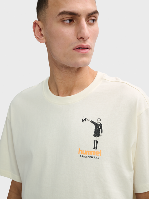 hmlLGC FLOYD BOXY T-SHIRT, EGRET, model