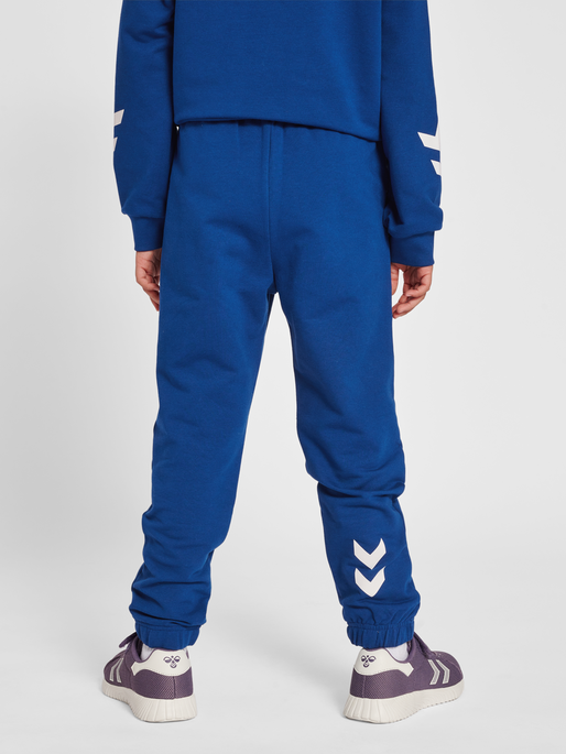 hmlVENTI TRACKSUIT, NAVY PEONY, model