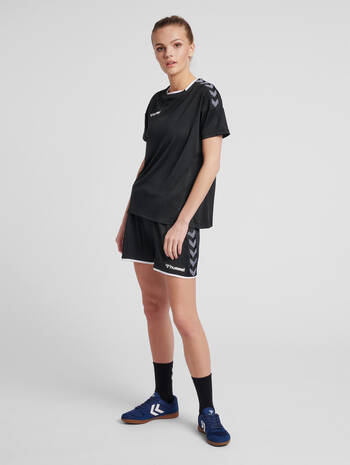 hmlAUTHENTIC POLY JERSEY WOMAN S/S, BLACK, model