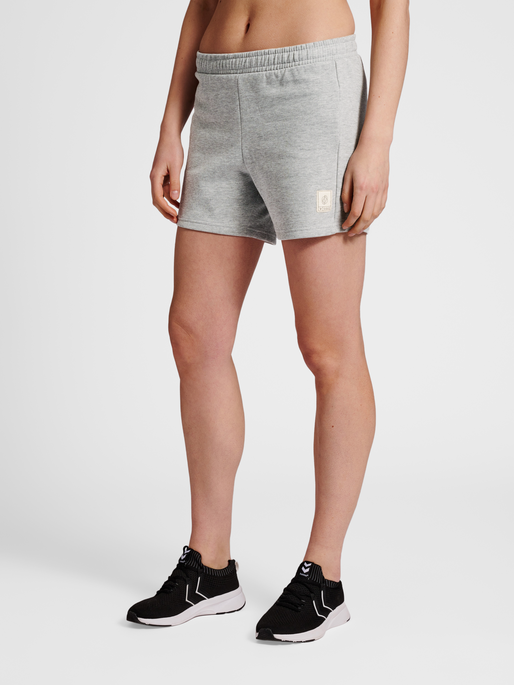 hmlGG12 SWEAT SHORTS WOMAN, GREY MELANGE, model