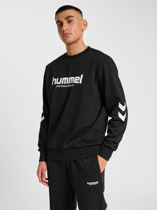 hmlLEGACY 2.0 SWEATSHIRT, BLACK, model