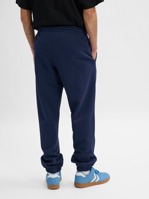 hmlFELIX REGULAR PANTS, DRESS BLUES, model