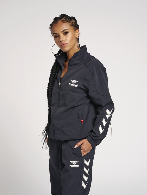 hmlNIKKI ZIP JACKET, 7381, model