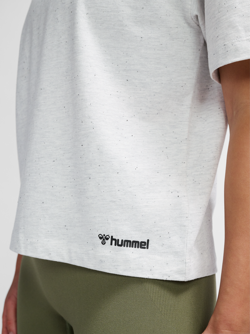 hmlMT ULTRA BOXY SHORT T-SHIRT, WHITE MELANGE, model