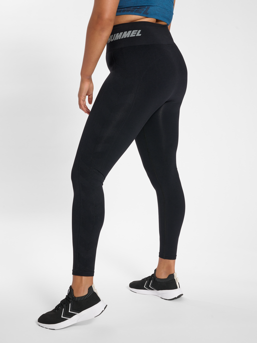 hmlTE PACE SEAMLESS HW TIGHTS PLUS, BLACK, model