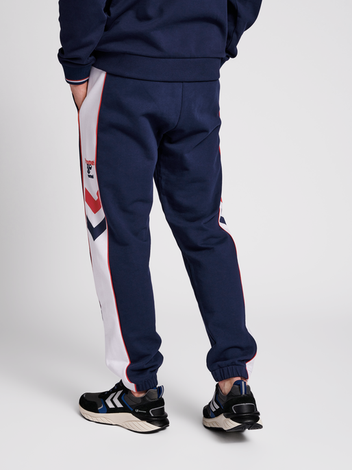 hmlIC DURBAN REGULAR PANTS, 7666, model