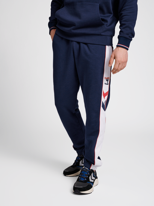 hmlIC DURBAN REGULAR PANTS, 7666, model