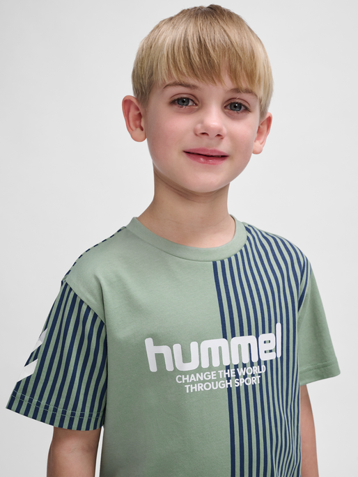hmlMEXI GO T-SHIRT S/S, LILY PAD, model