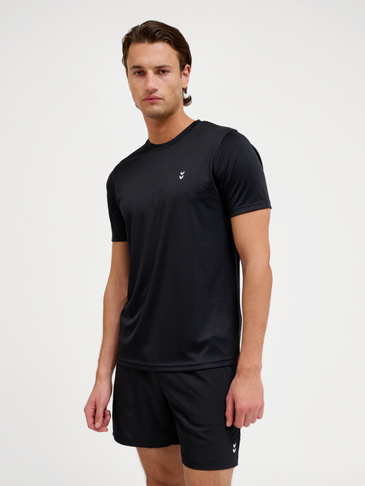 hmlPULSE TRAINING  T-SHIRT S/S, BLACK, model