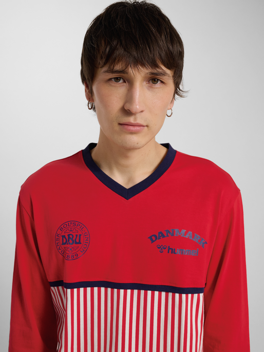 DBU 26 FAN 86 BLOCK COTTON TEE LS, TANGO RED/WHITE, model