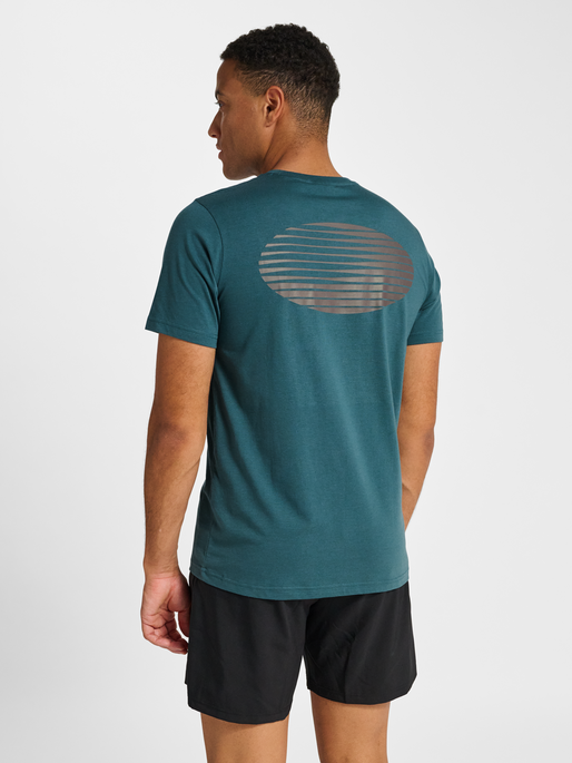 hmlPULSE GRAPHIC T-SHIRT S/S, BALSAM, model