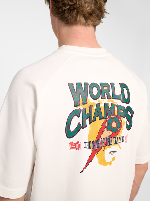 hmlWORLD 26 T-SHIRT S/S, BLANC DE BLANC, model