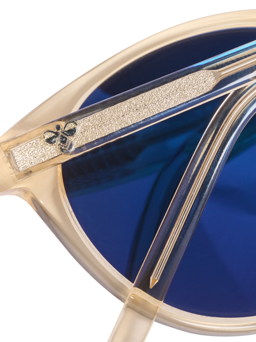 hmlFENCER, 1949, packshot