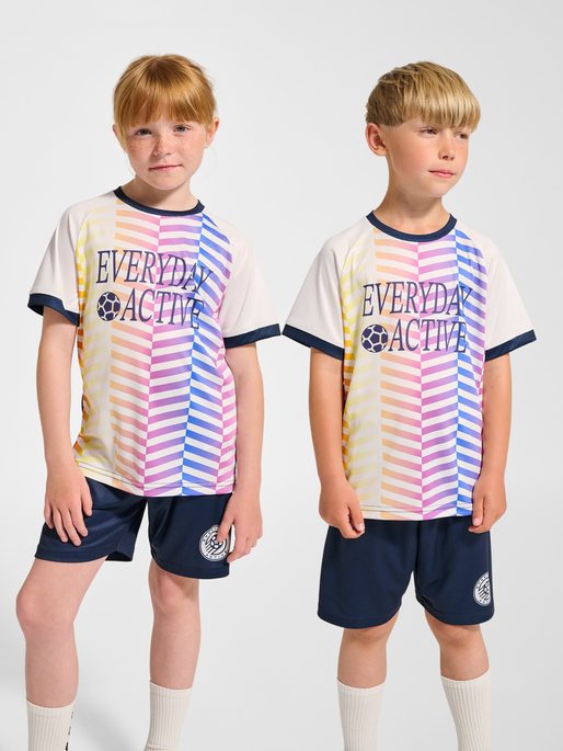 hmlSHIMMER T-SHIRT S/S, DRESS BLUES/WHITE, model