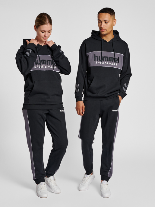 hmlLGC JULIAN HOODIE, 2001, model
