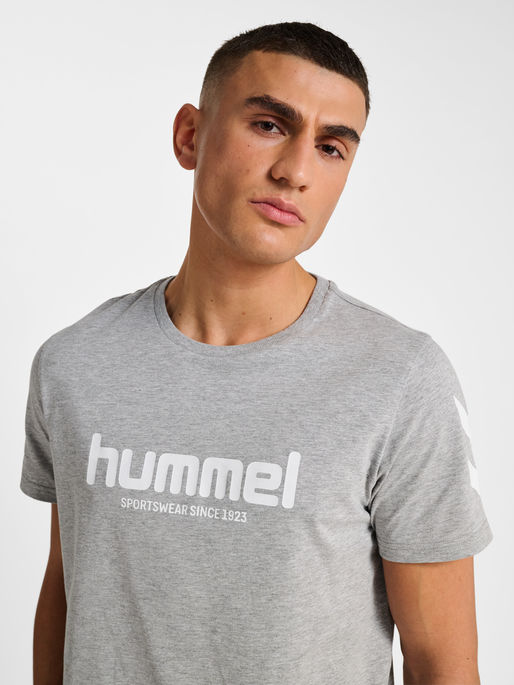 hmlLEGACY 2.0 T-SHIRT S/S, GREY MELANGE, model