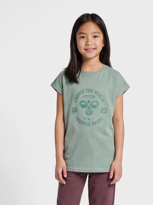 hmlMALIN T-SHIRT S/S, CHINOIS GREEN, model