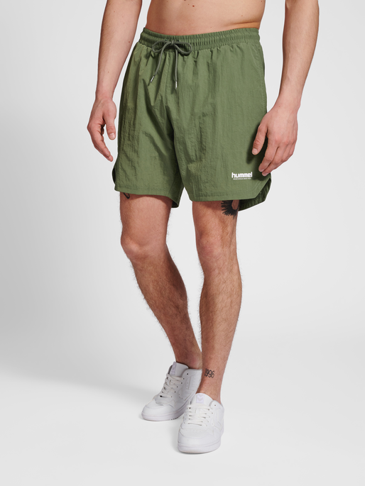 hmlLGC TRAVIS WOVEN SHORTS, 6264, model