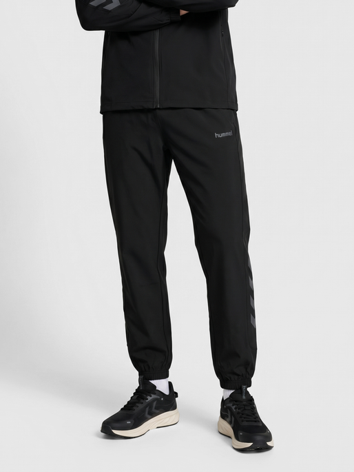 hmlHYBRID TRACK PANTS, BLACK, model