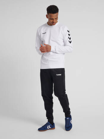 HMLGO COTTON SWEATSHIRT, WHITE, model