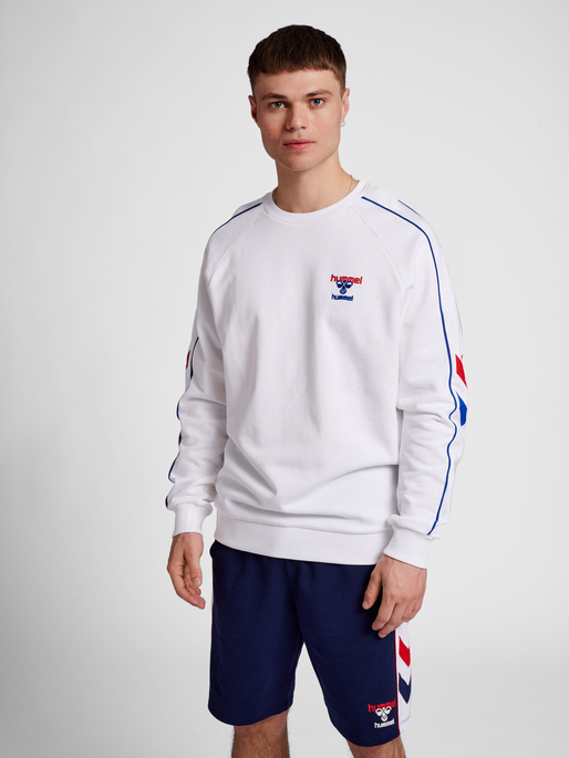 hmlIC DURBAN SWEATSHIRT, WHITE, model