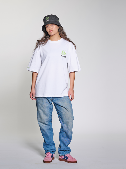 hmlPLADSTILFORSKELLE T-SHIRT S/S, WHITE, model