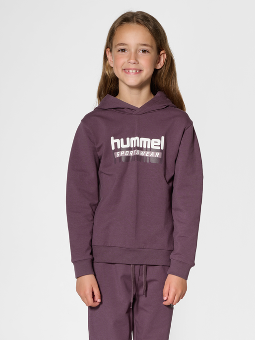 hmlTUKAS HOODIE, HUCKLEBERRY, model