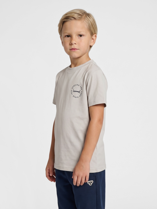 hmlJR REG GRAPHIC T-SHIRT S/S, VAPOR BLUE, model