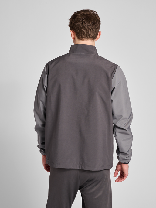 hmlPRO GRID TRAINING JACKET, FORGED IRON, model