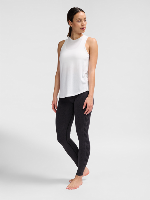 hmlMT VANJA TOP, WHITE, model