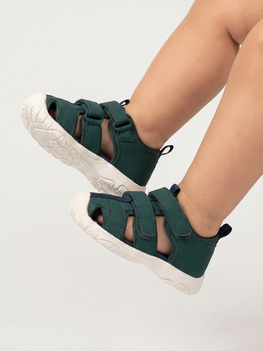 SANDAL VELCRO INFANT, JUNE BUG, model