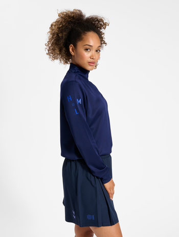 hmlCOURT HALF ZIP L/S WOMAN, MARINE, model