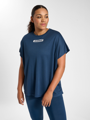 hmlTE CURVY LOOSE T-SHIRT PLUS, INSIGNIA BLUE, model
