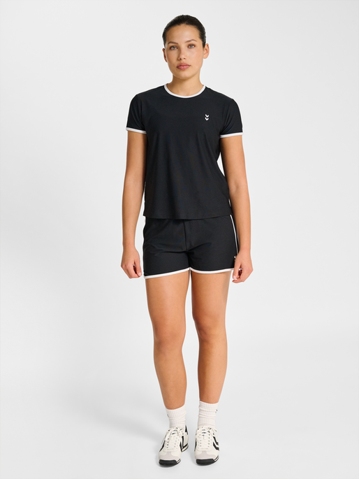hmlPULSE CIMA T-SHIRT S/S, BLACK, model