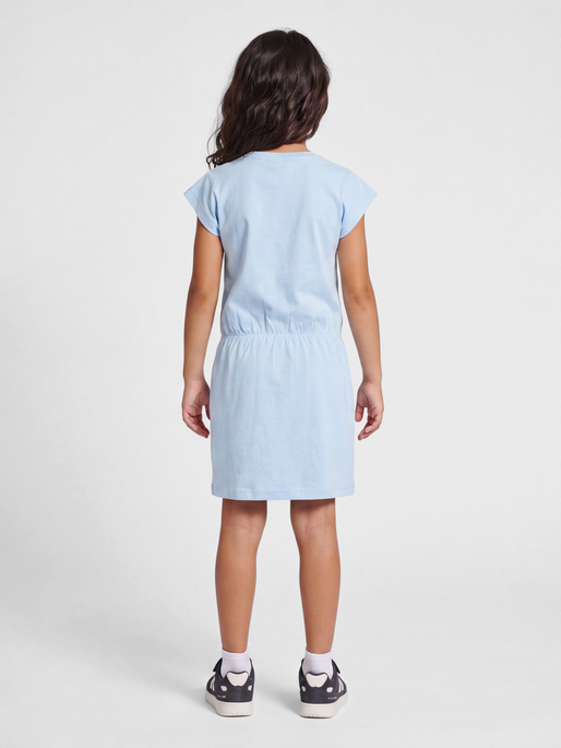 hmlTWILIGHT DRESS S/S, CERULEAN, model